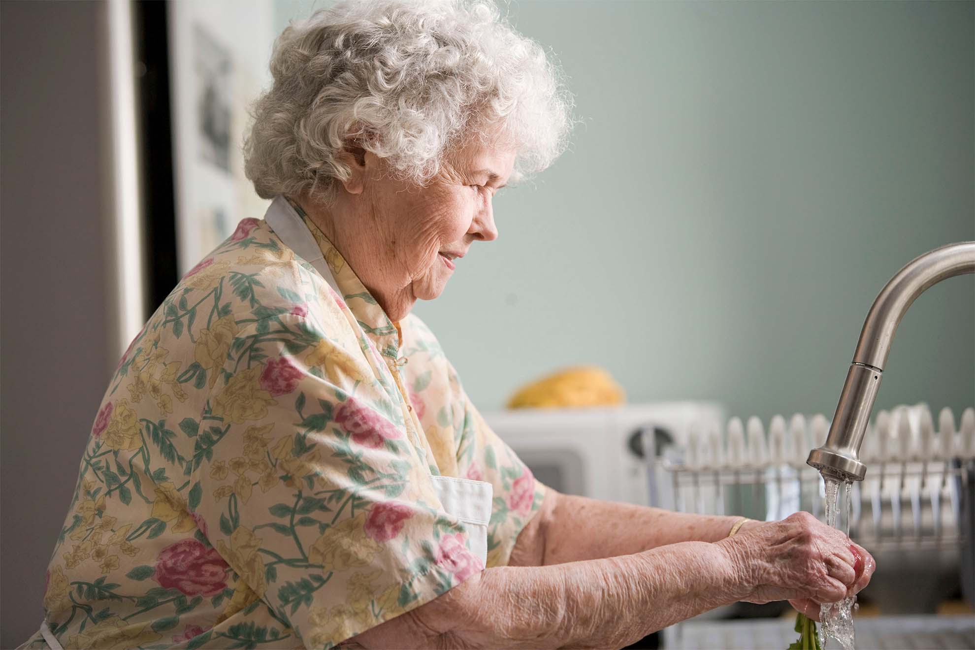 resident-washing-hands